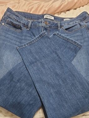 Nine West Classic Mid-Blue Straight Leg Jeans